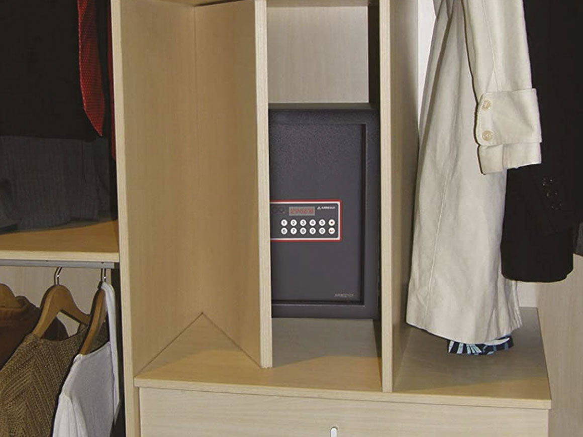 caja fuerte en armario
