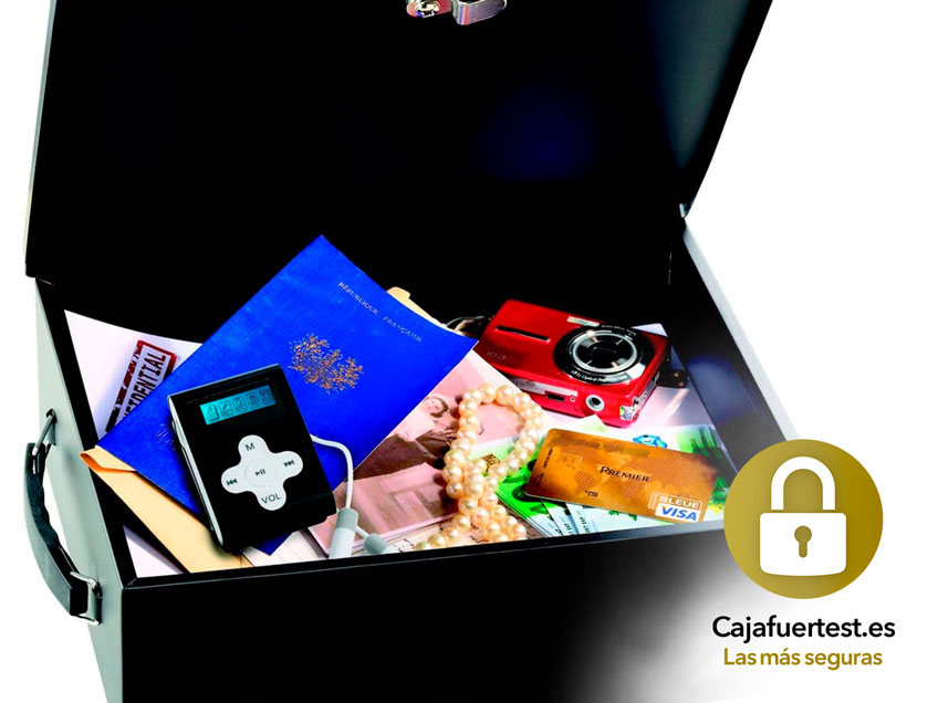 caja fuerte con llave pequena